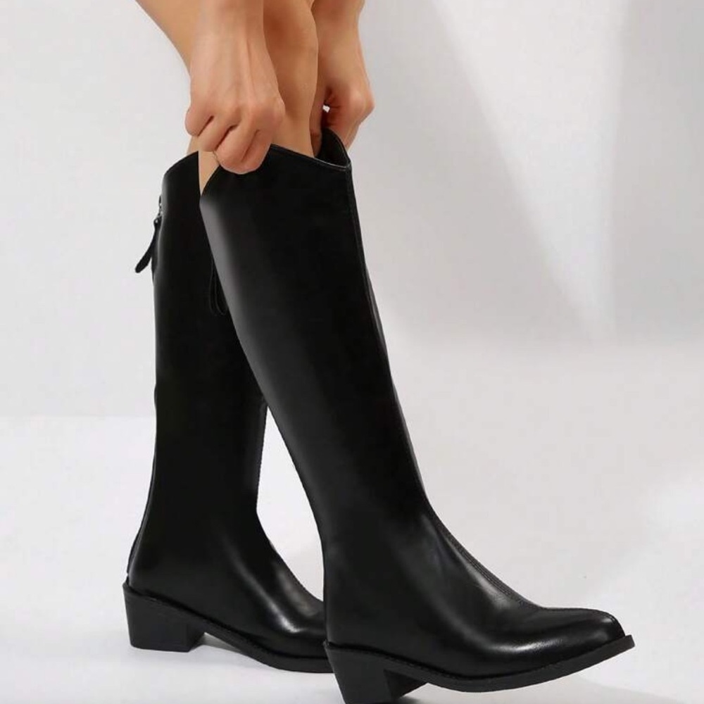 Sleek Black Knee Women's Boots